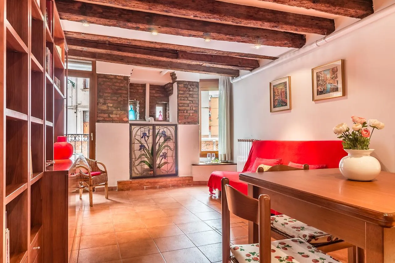 Venice Small Canal View In Boutique Apartment location